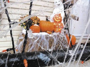 Halloween-Home-Decor-Ideas-Cobwebs